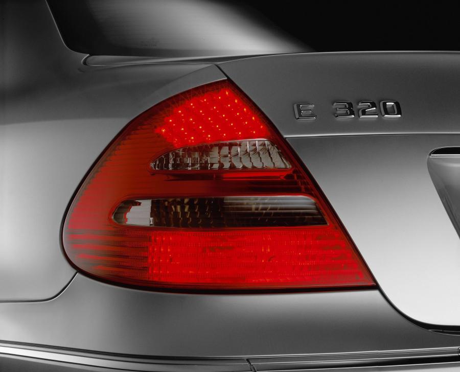  Mercedes-Benz E-Class 2002 года  (фото 247 из 448)